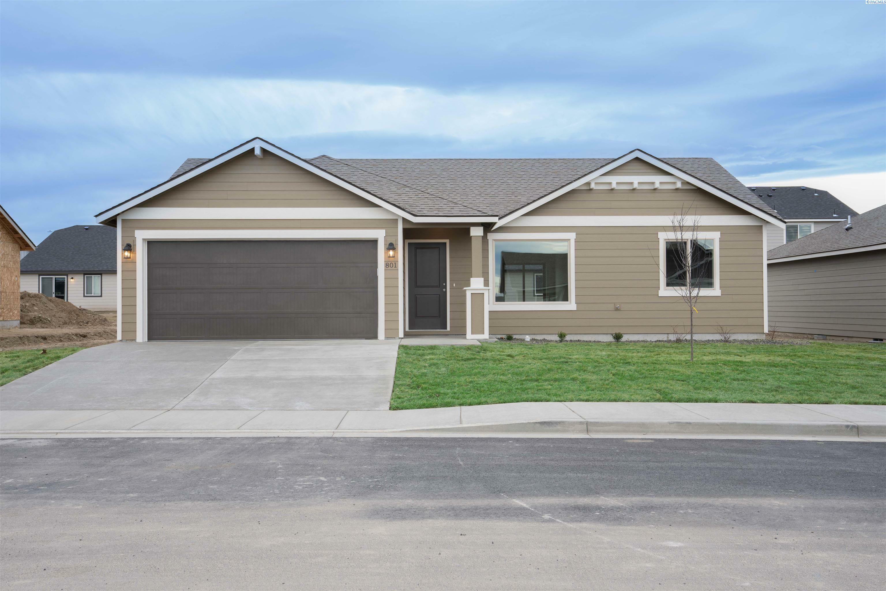 Property Photo:  801 Grapevine St  WA 98930 