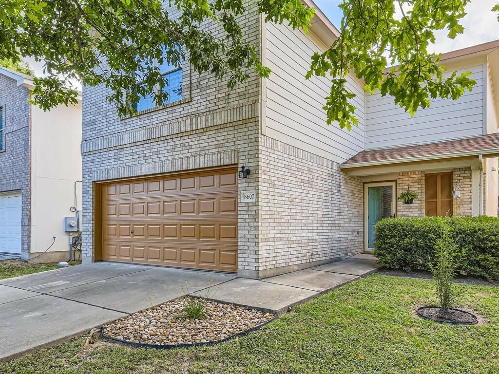 Property Photo:  8607 Dittmar Oaks Drive  TX 78748 