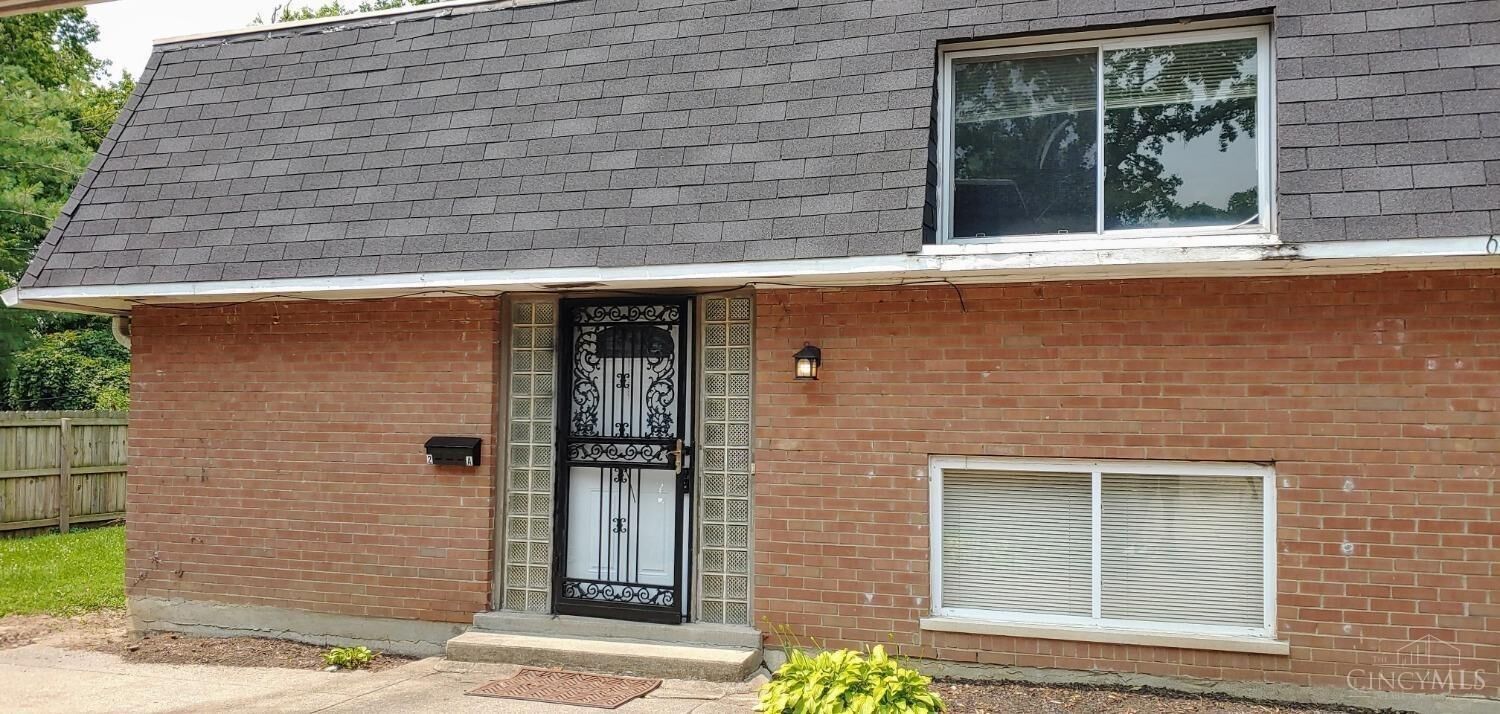 Property Photo:  
