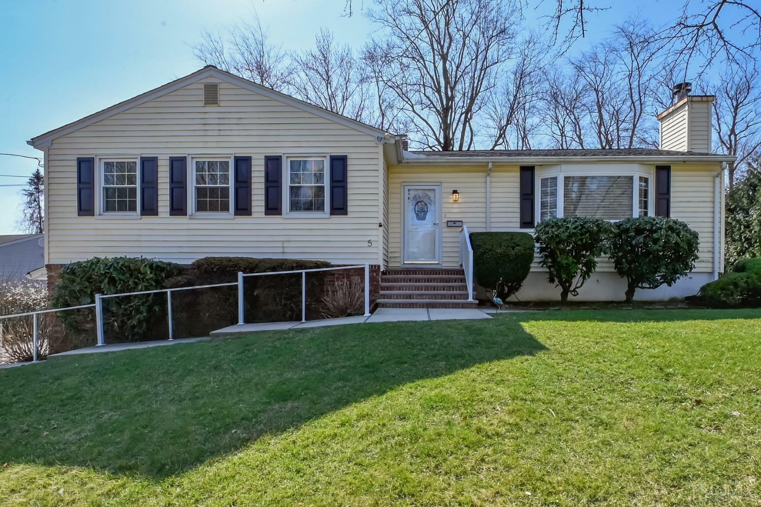 Property Photo:  5 Salem Road  NJ 08816 