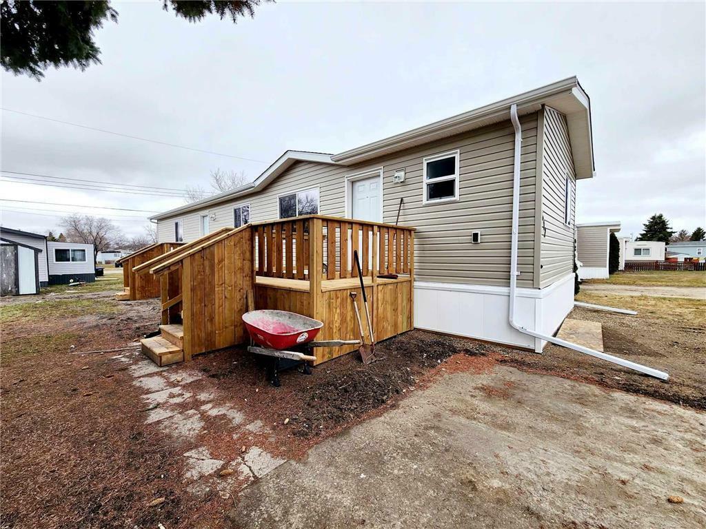 Property Photo:  612 Whiteswan Mobile Home Court  MB R7C 0A3 