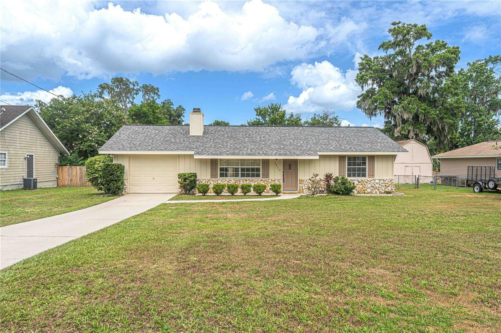 Property Photo:  4821 SE 33rd Terrace  FL 34480 