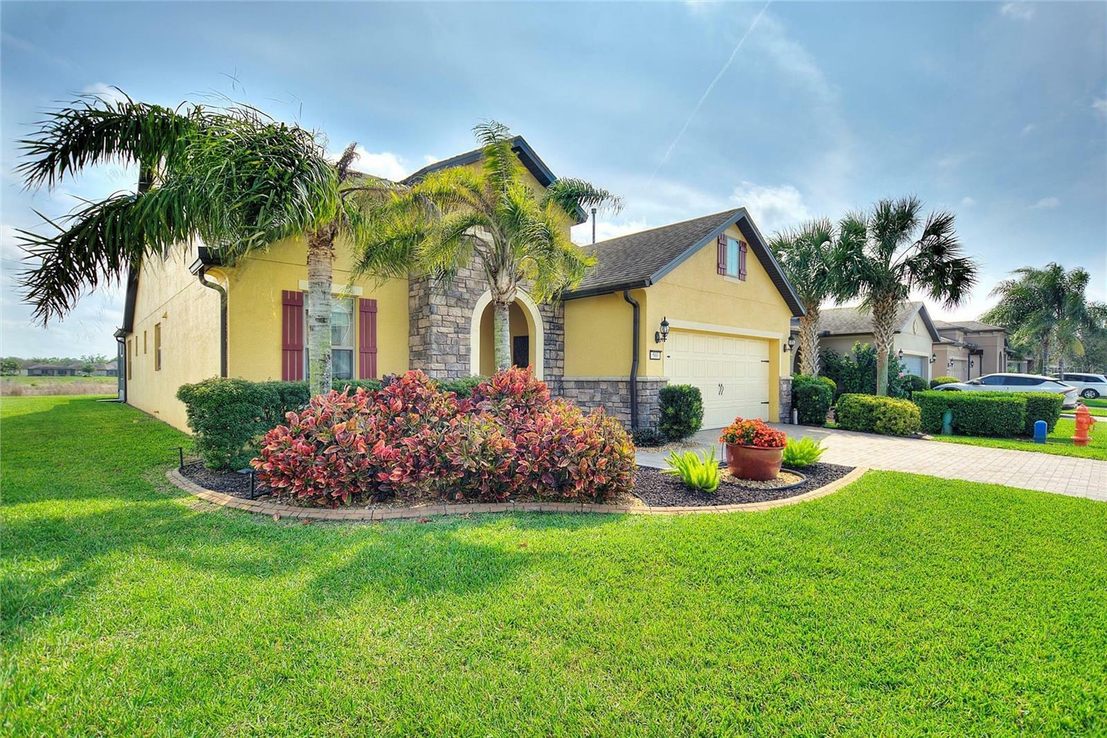 Property Photo:  560 Cantabria Drive  FL 33837 