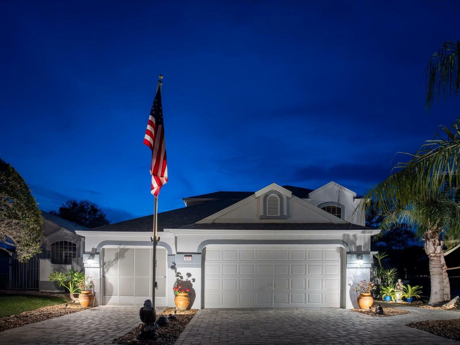 Property Photo: 1121 El Portico Lane FL 34608
