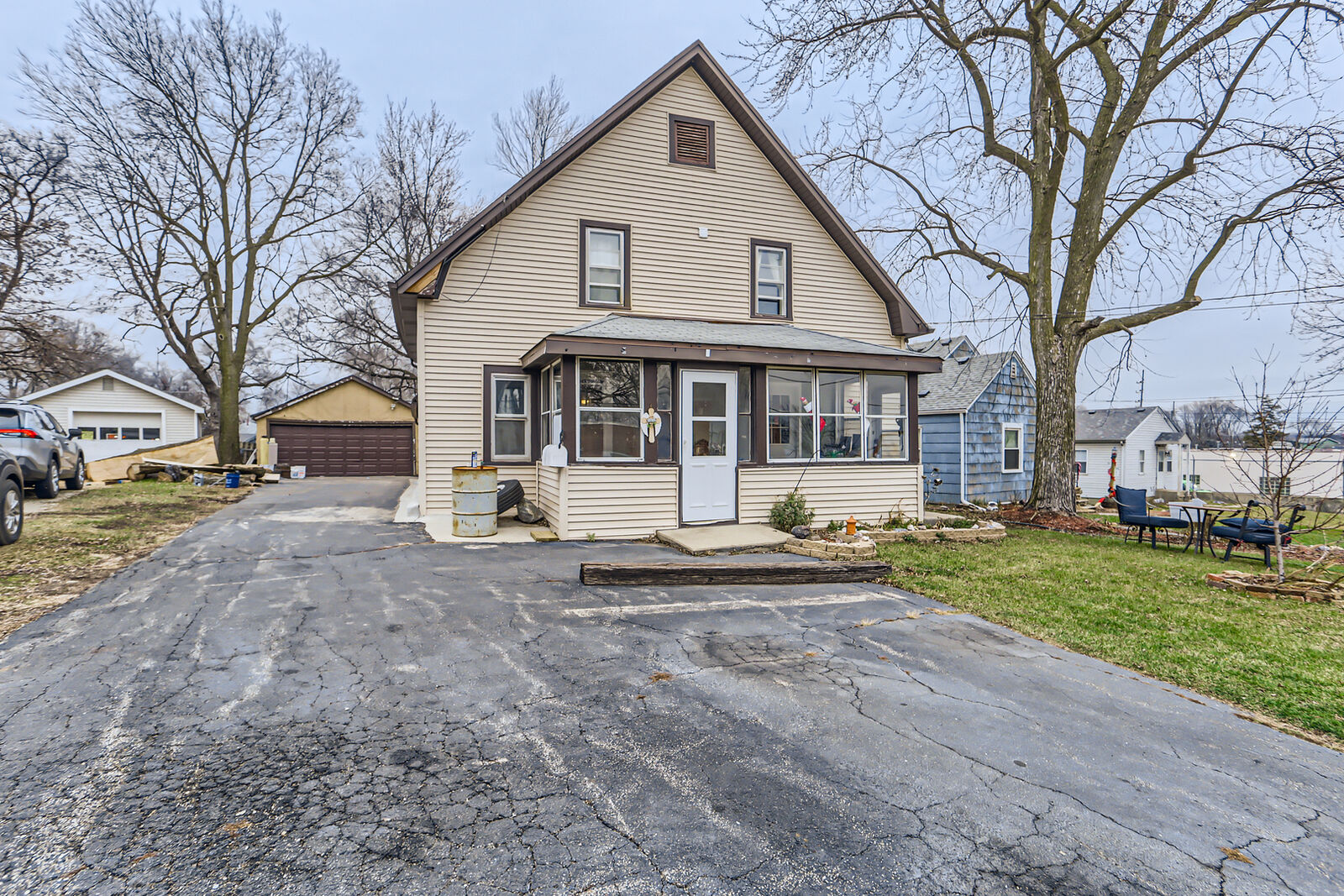 Property Photo: 1023 Grace Avenue 1B IL 60506