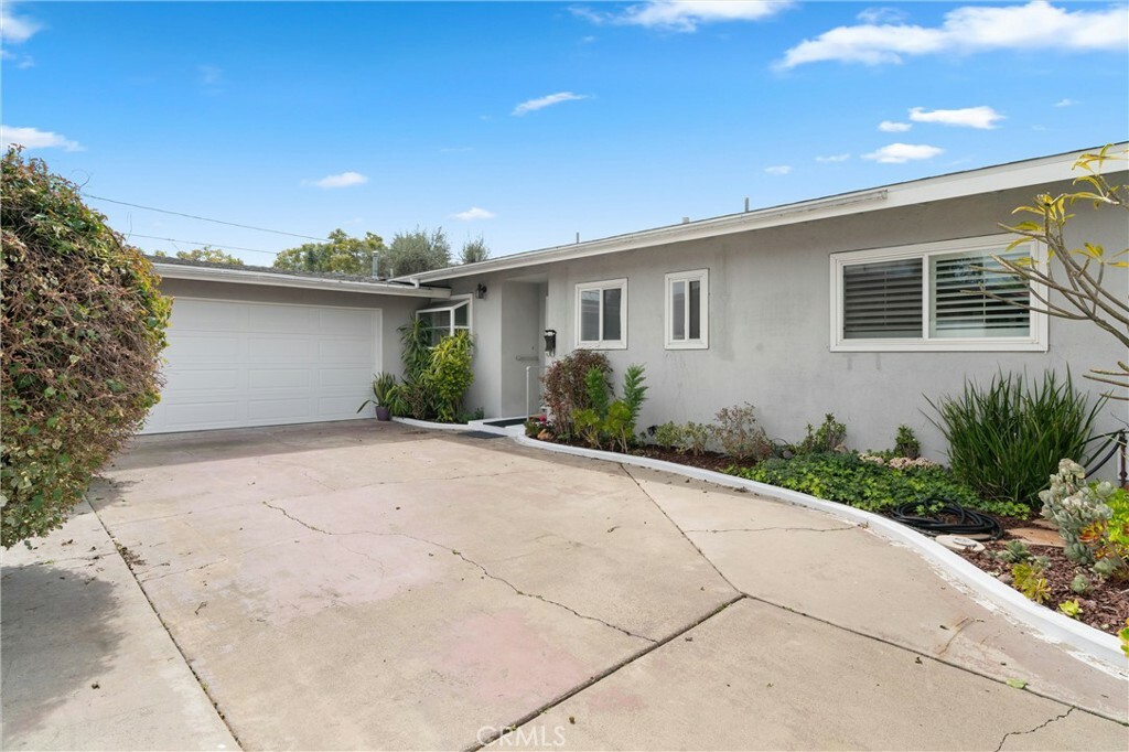 Property Photo:  1614 E Washington Avenue  CA 92701 