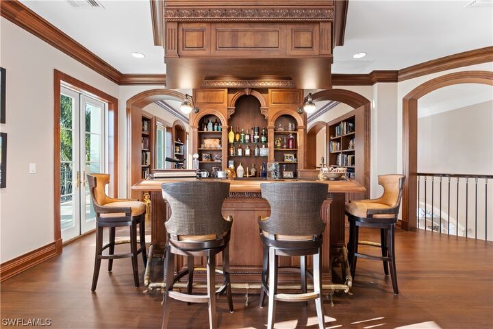 Property Photo: 40 5th Avenue S FL 34102