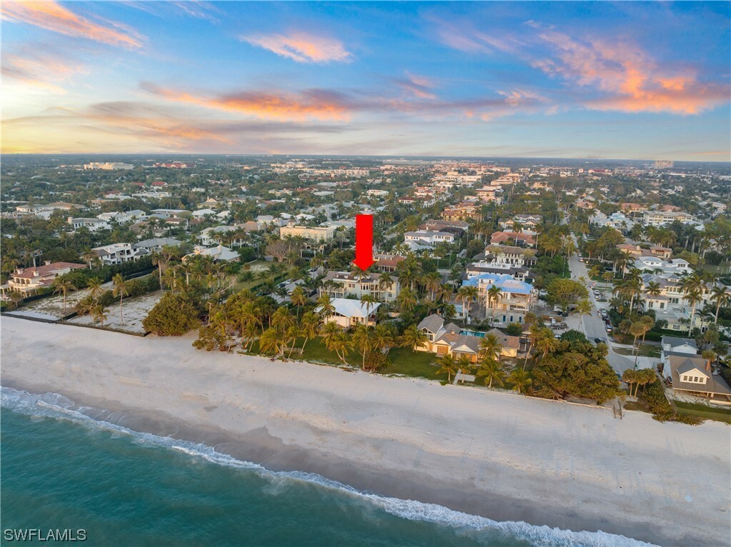 Property Photo: 40 5th Avenue S FL 34102