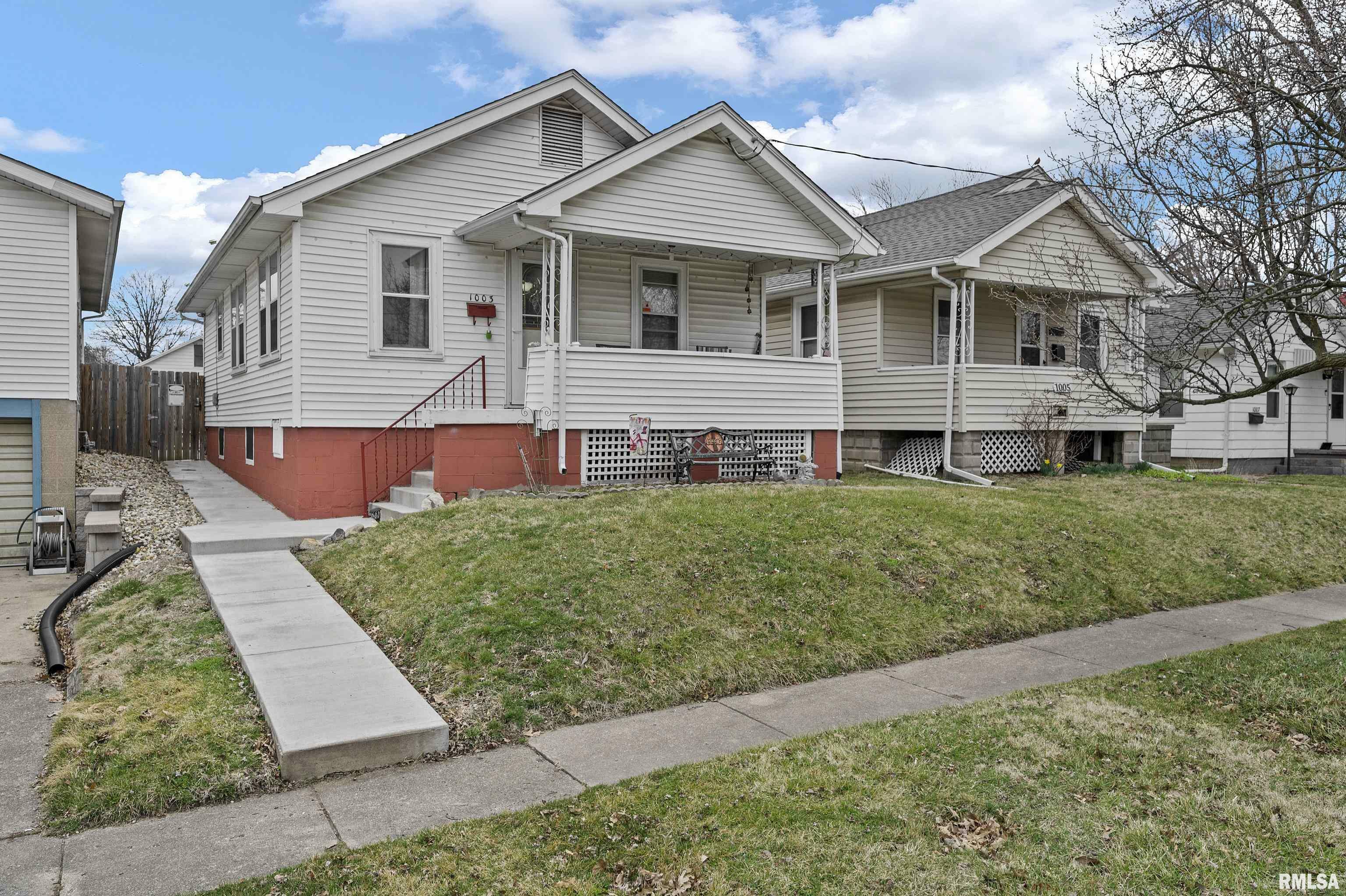 Property Photo:  1003 E Hines Avenue  IL 61616 