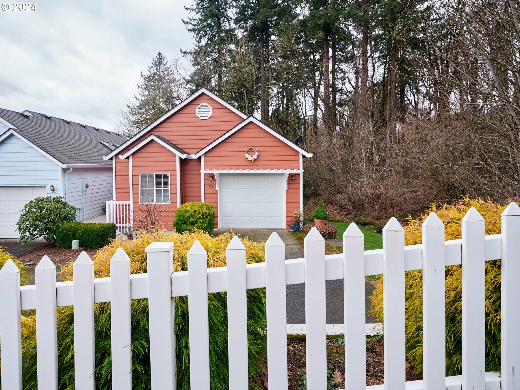 Property Photo:  739 NE Dallas St  WA 98607 