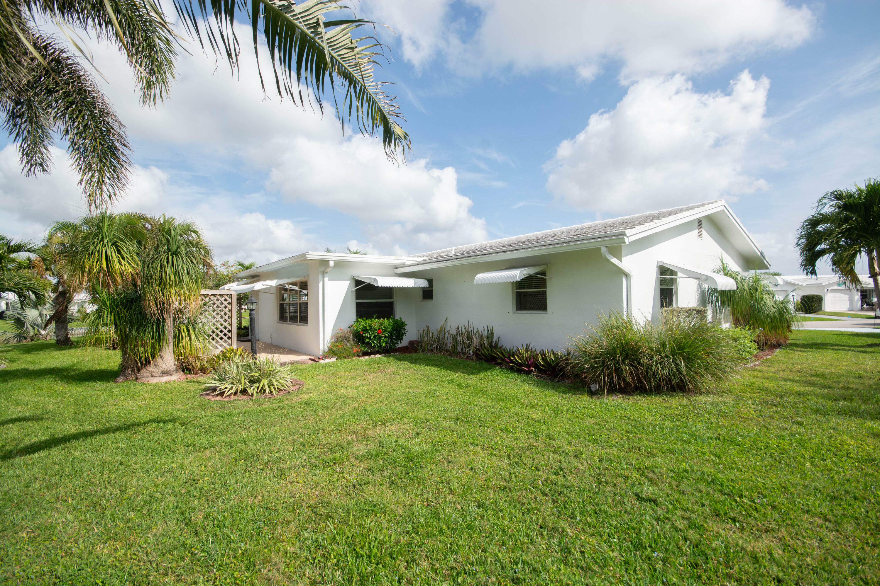 Property Photo:  1319 SW Lake Court  FL 33426 