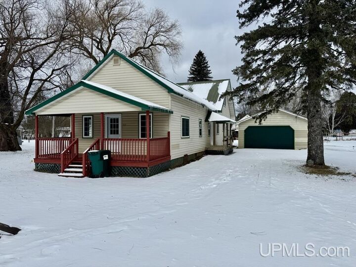 912 E Breen  Kingsford MI 49802 photo