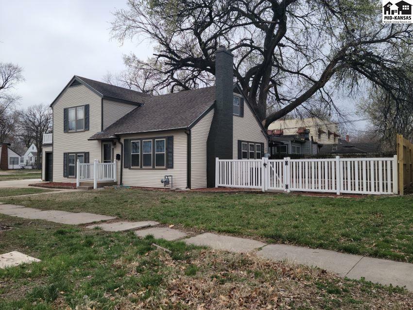 Property Photo:  1801 N Jefferson St  KS 67502 