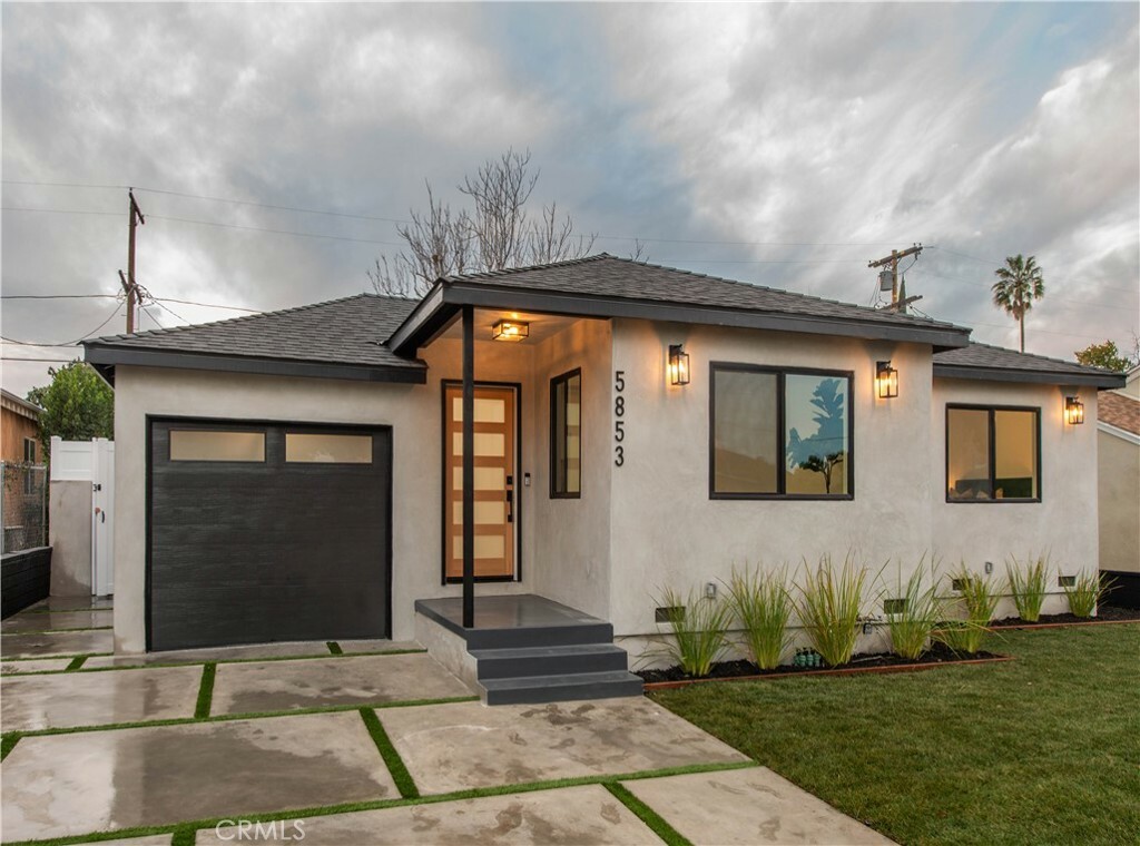 Property Photo:  5853 Shoshone Avenue  CA 91316 