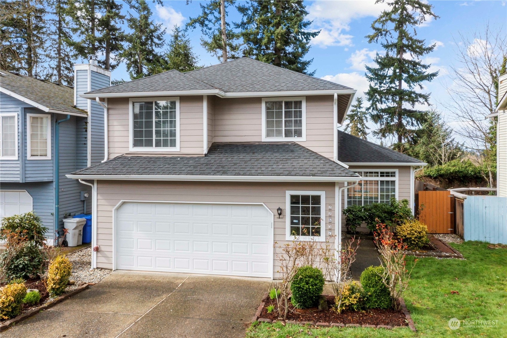 Property Photo: 22637 102 Place SE WA 98031