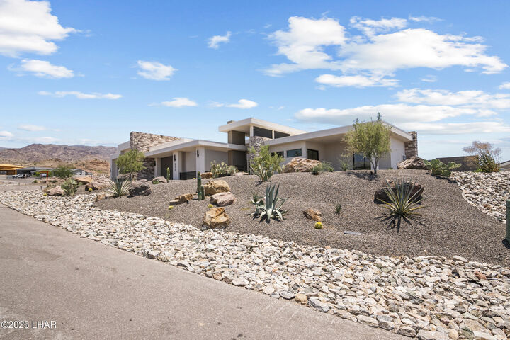 Property Photo: 6273 Avienda De Los Colinas AZ 86406