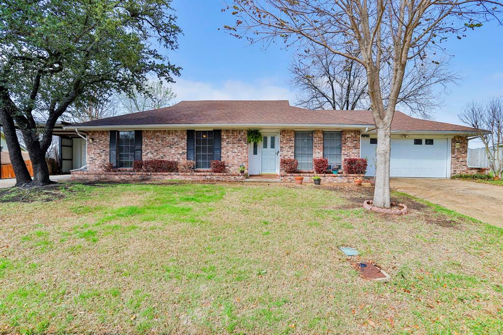 Property Photo:  2890 Elsinor Drive  TX 76116 