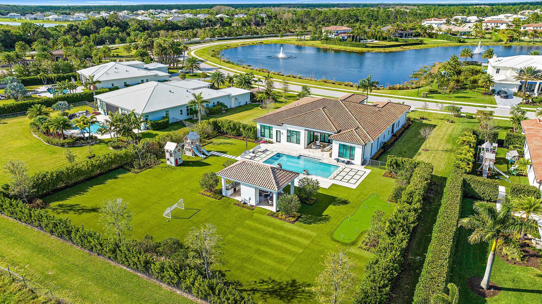 Property Photo: 7952 SE Old Plantation Circle FL 33458