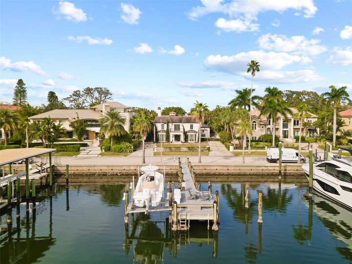 Property Photo:  140 Brightwaters Boulevard NE  FL 33704 