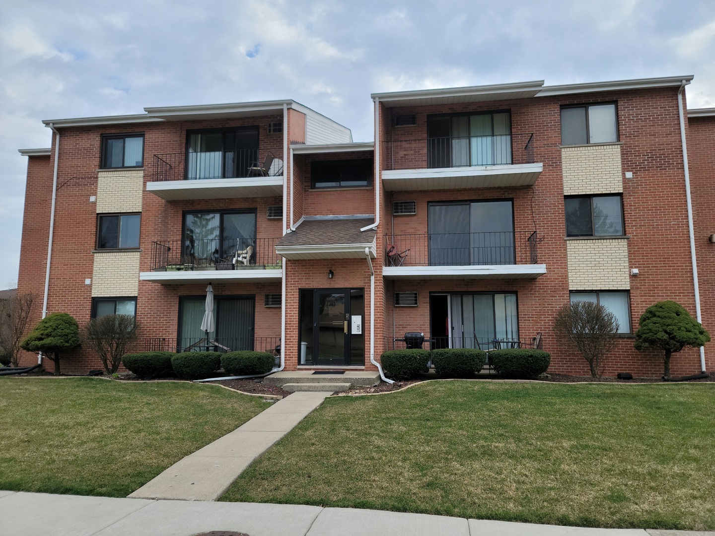 Property Photo:  7305 W 157th Street 2D  IL 60462 
