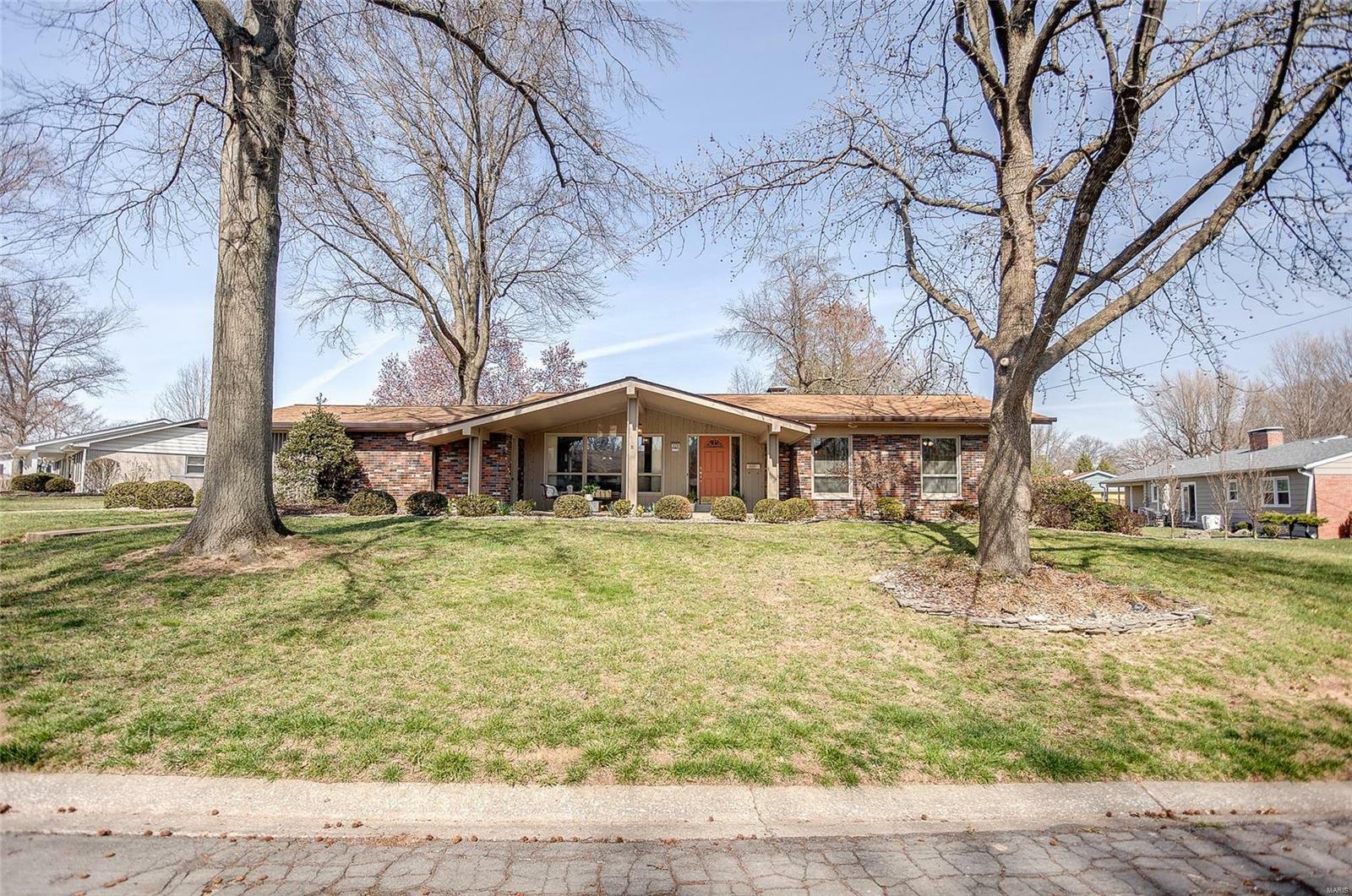 Property Photo:  529 Oak Hill Drive  IL 62025 