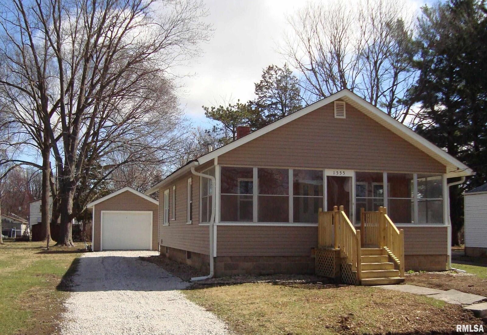 Property Photo: 1555 Beecher Avenue IL 61401