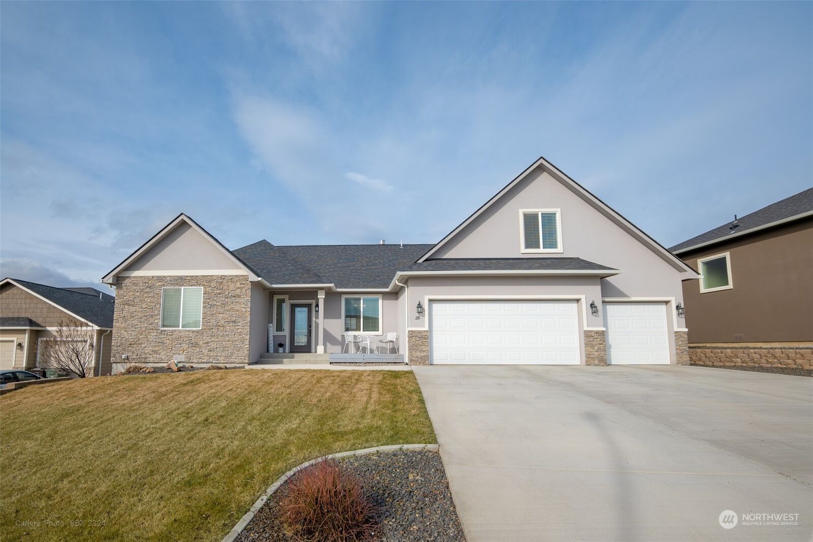 Property Photo:  210 N 90th Avenue  WA 98908 