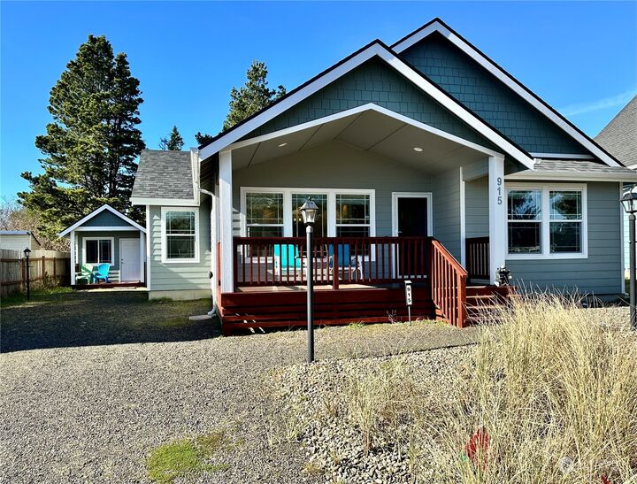 Property Photo:  915  Pacific Surf Avenue SW  WA 98569 