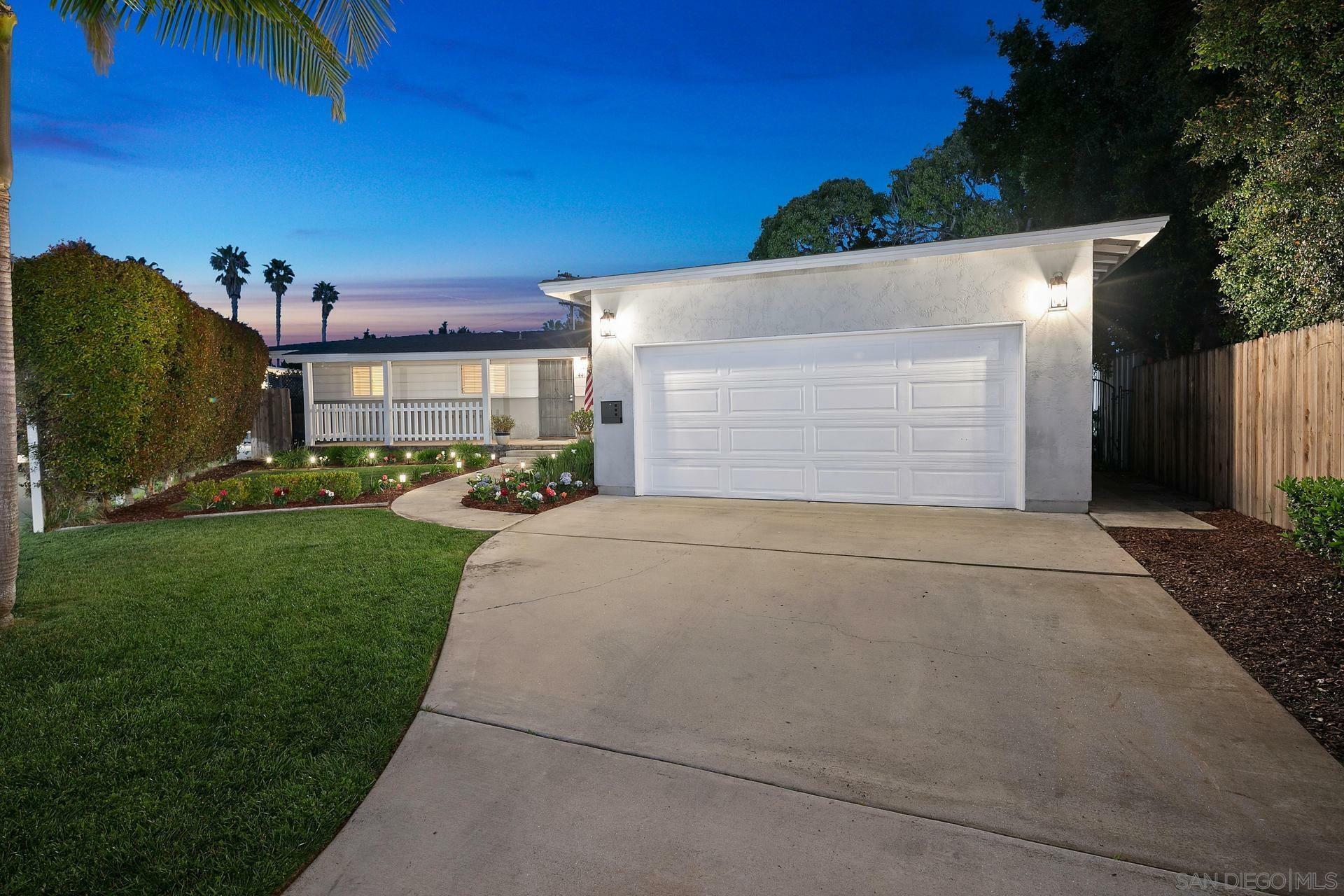 Property Photo:  441 Country Club Ln  CA 92118 