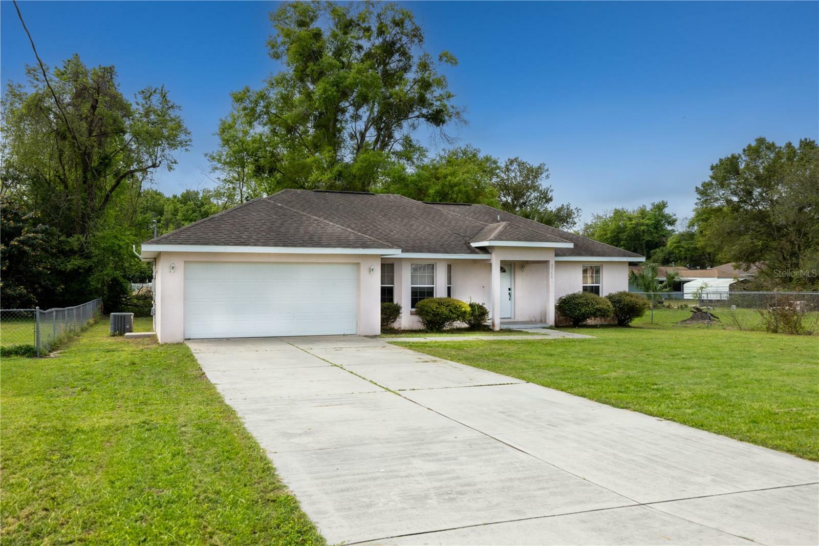 Property Photo: 3740 SE 136th Place FL 34491