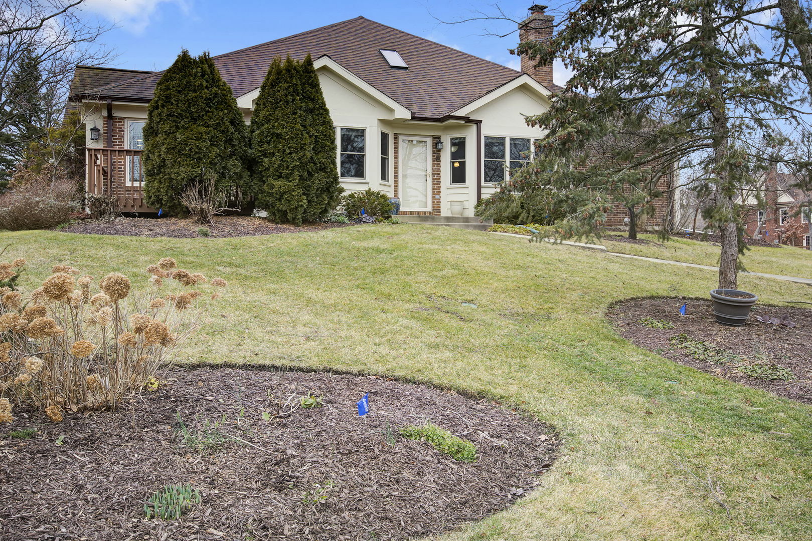 Property Photo: 870 Seminary Circle 870 IL 60137