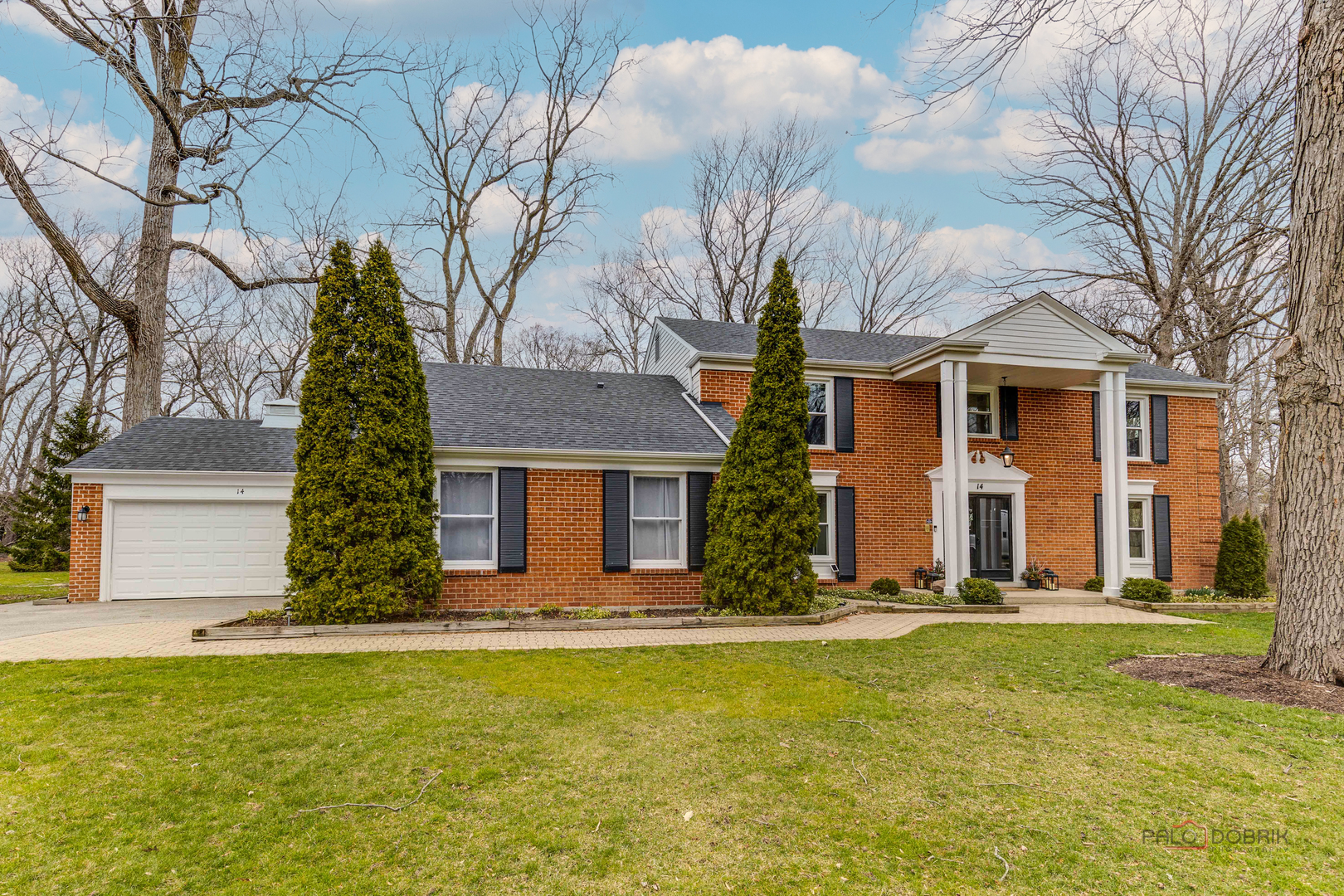 Property Photo:  14 Friar Tuck Court  IL 60069 