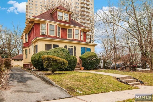 Property Photo:  15 East Highland Avenue  NJ 07018 