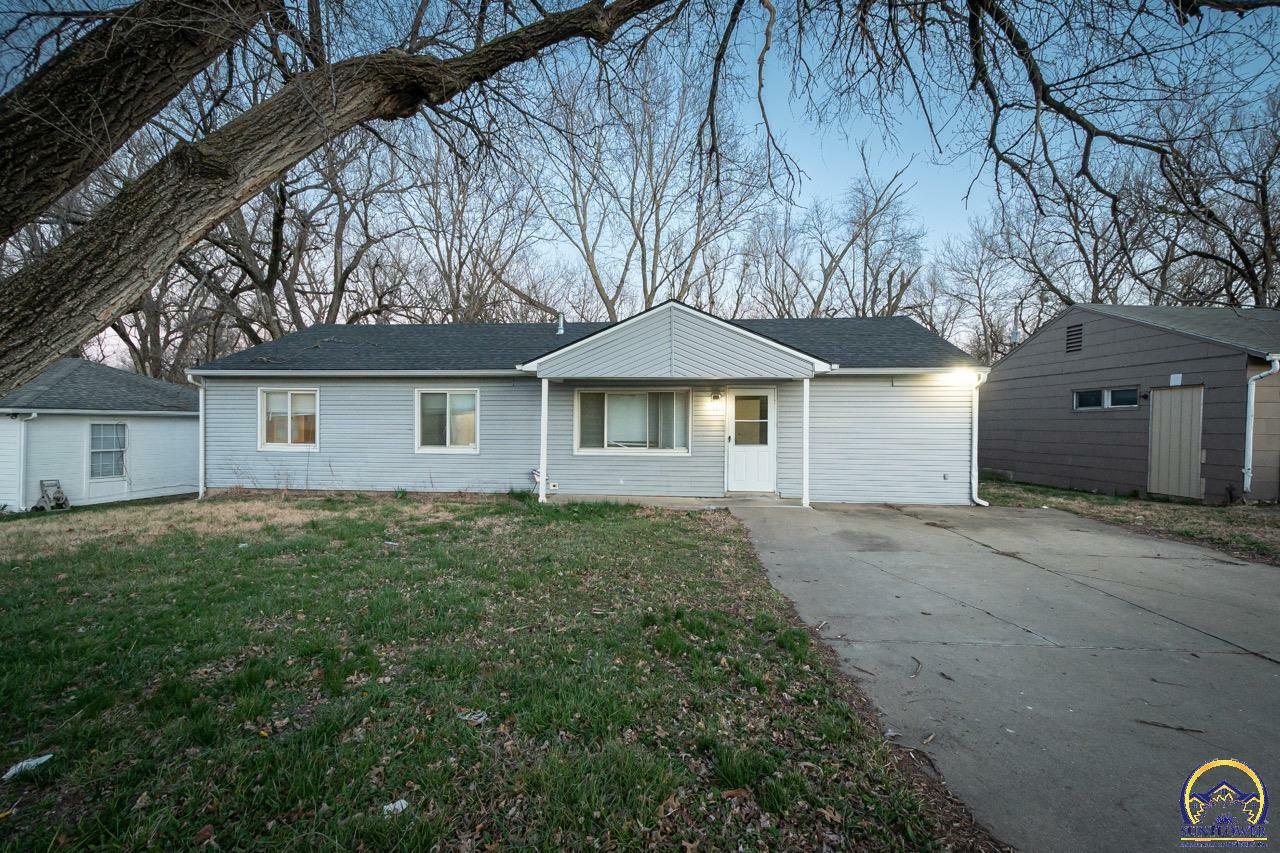 3570 SW Kirklawn Ave  Topeka KS 66611 photo