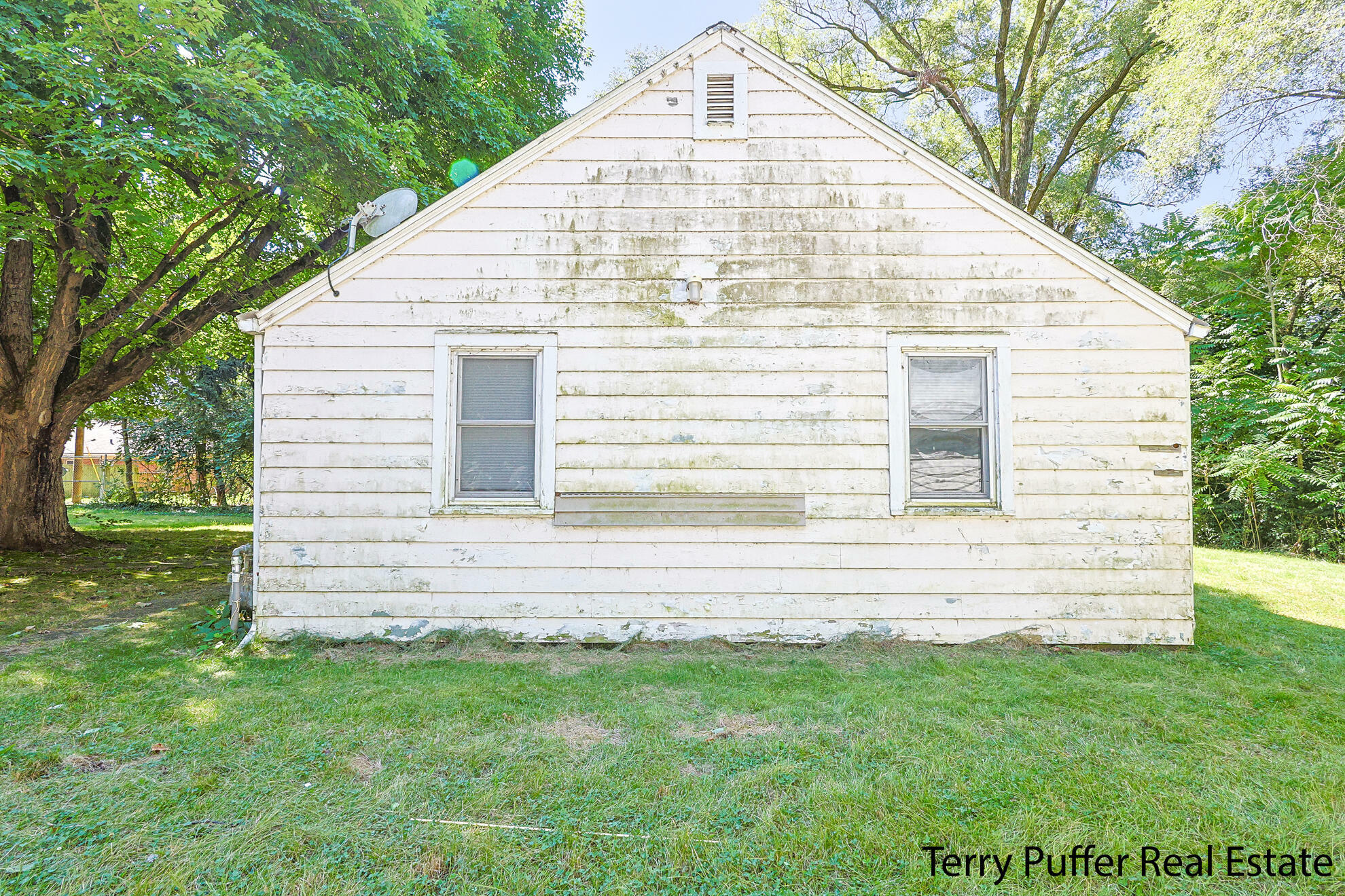 Property Photo:  402 Searles Avenue  MI 49022 