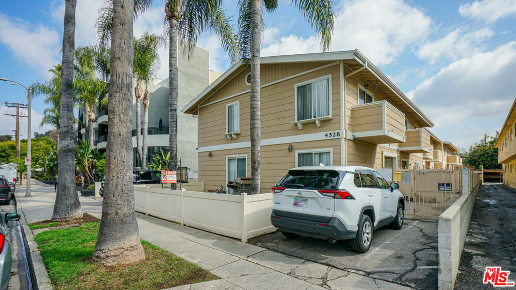 Property Photo: 4528 Murietta Avenue CA 91423