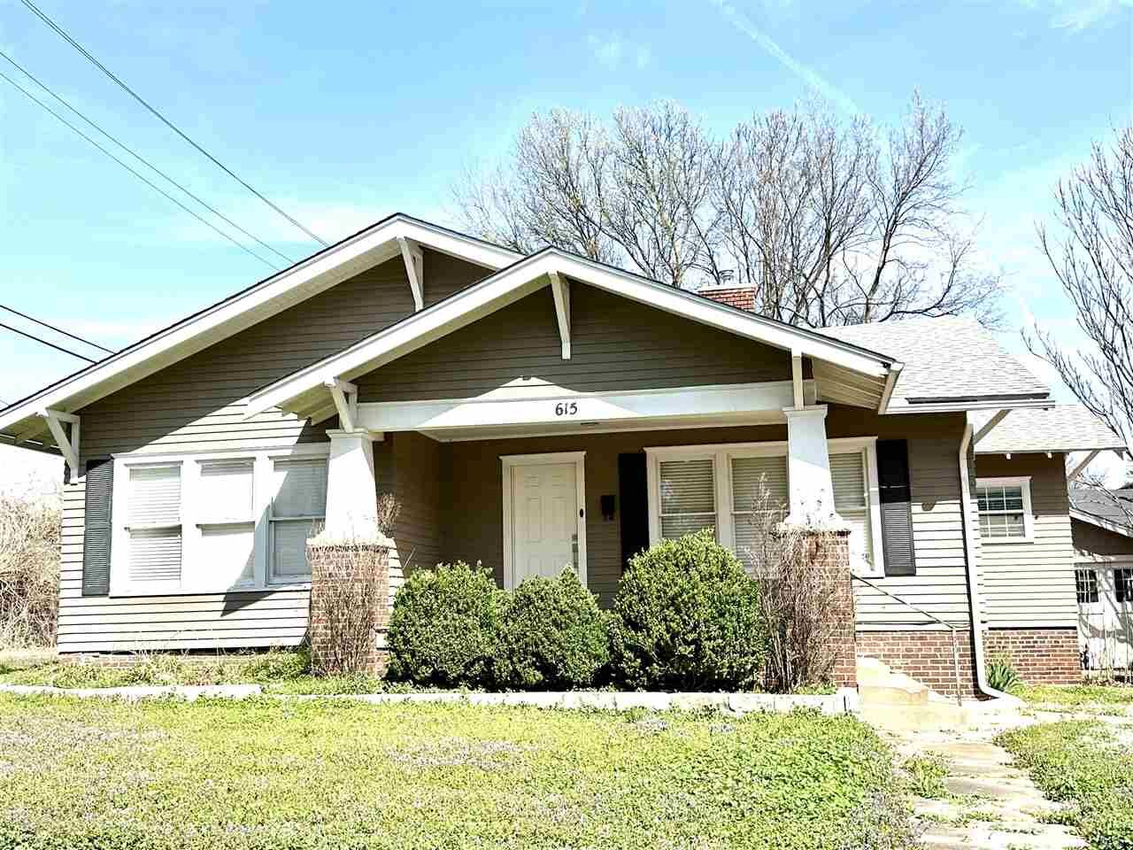 Property Photo: 615 E Chestnut OK 74601