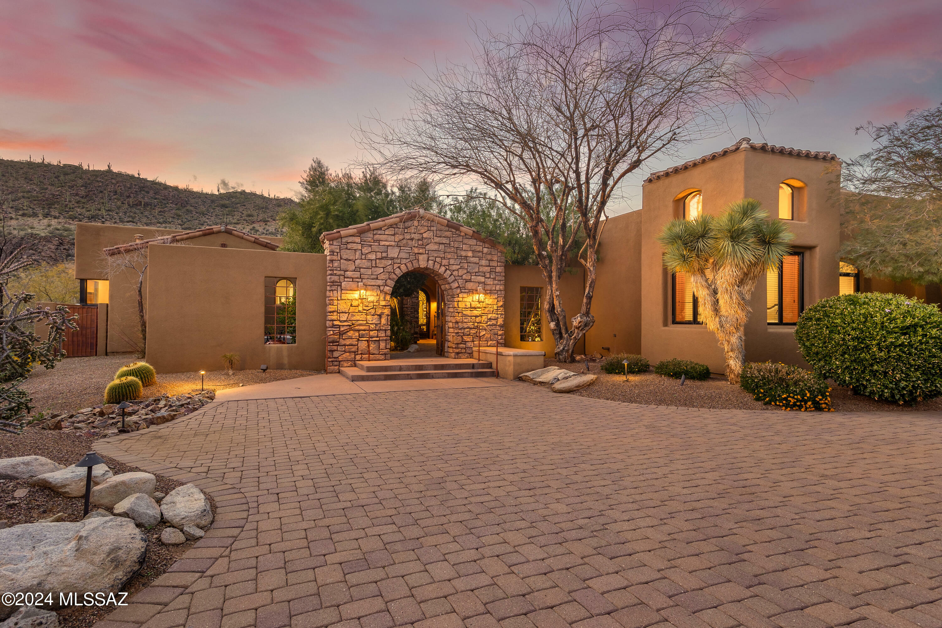 Property Photo:  14225 N Rocking Ridge Court  AZ 85658 