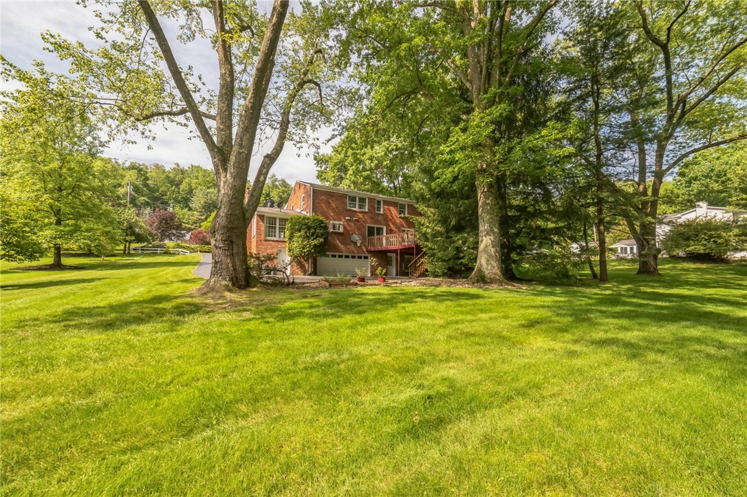 Property Photo:  113 Wesport Dr  PA 15238 