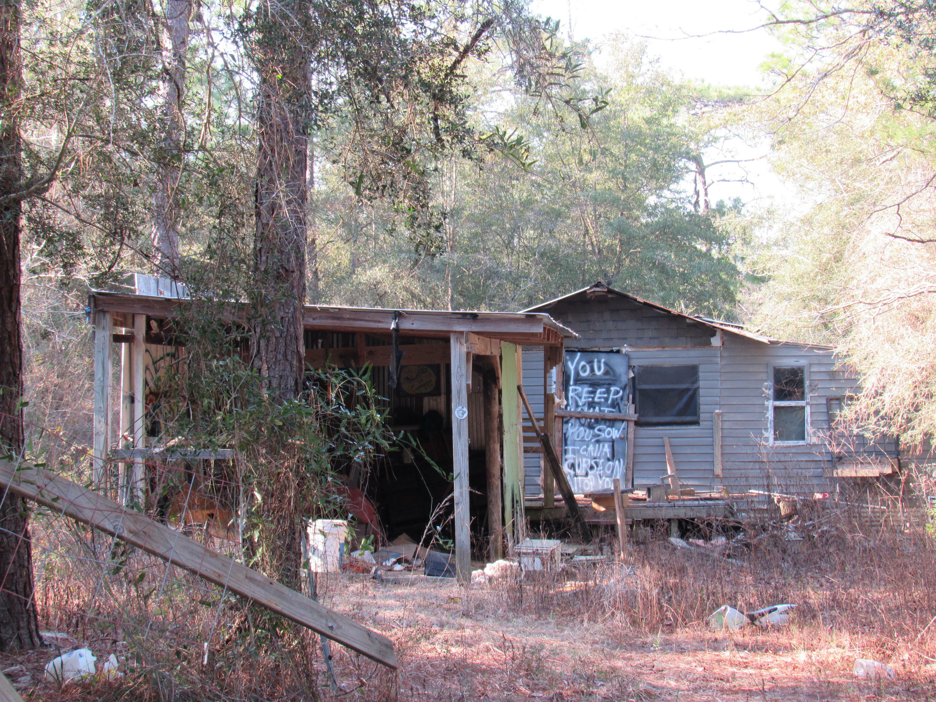 Property Photo: 103 Dafodill Court FL 32433
