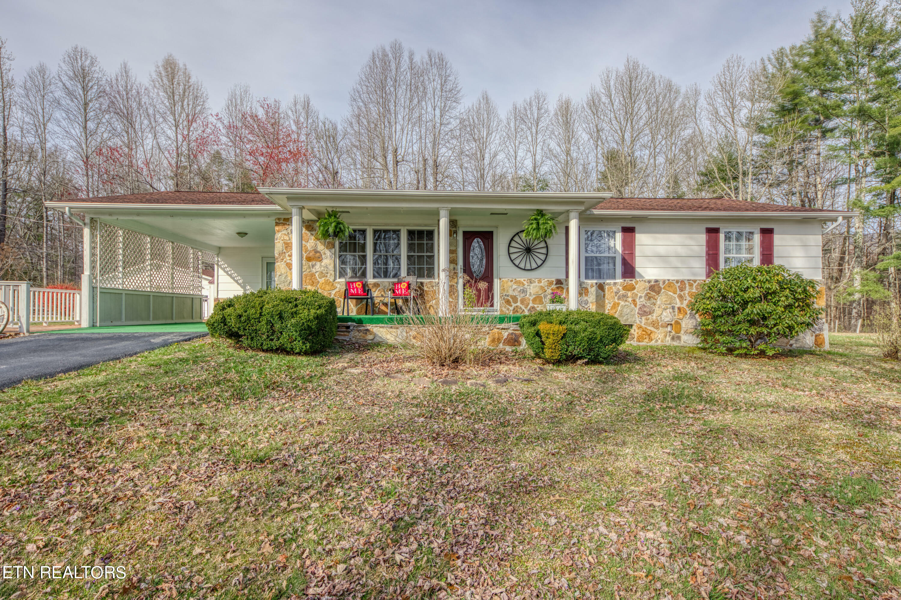 Property Photo:  2501 Knoxville Hwy  TN 37887 