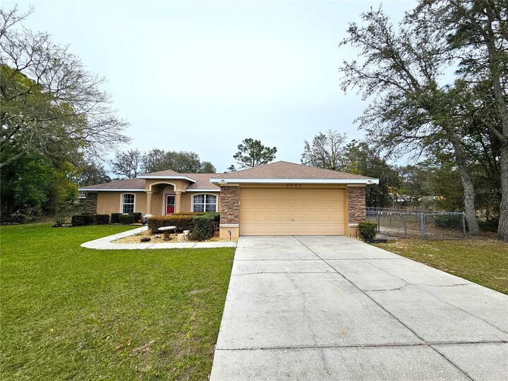 Property Photo: 2047 W Paragon Lane FL 34434