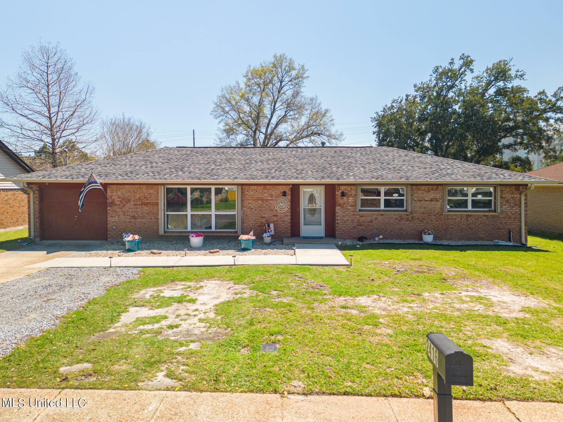 Property Photo:  2416 Collins Boulevard  MS 39507 