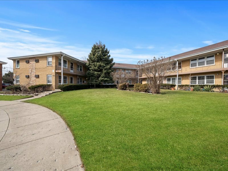 Property Photo:  5916 N Odell Avenue 4A  IL 60631 