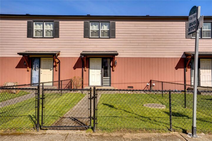 Property Photo: 1146 Magnuson Way WA 98310