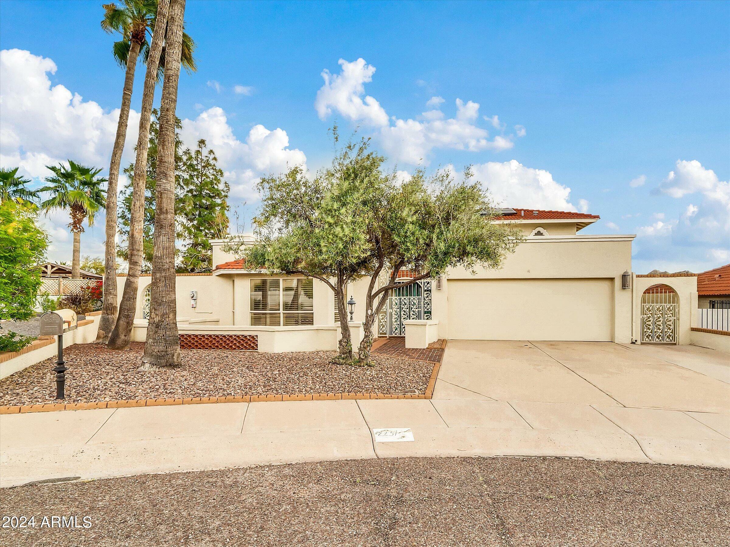 Property Photo:  2237 E Captain Dreyfus Avenue  AZ 85022 