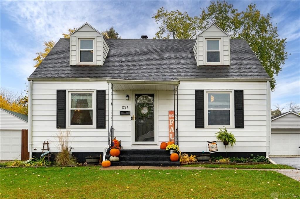 Property Photo: 1737 N Sweetbriar Lane OH 45505