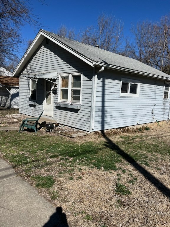 Property Photo:  132 N 23rd Place  IL 62521 