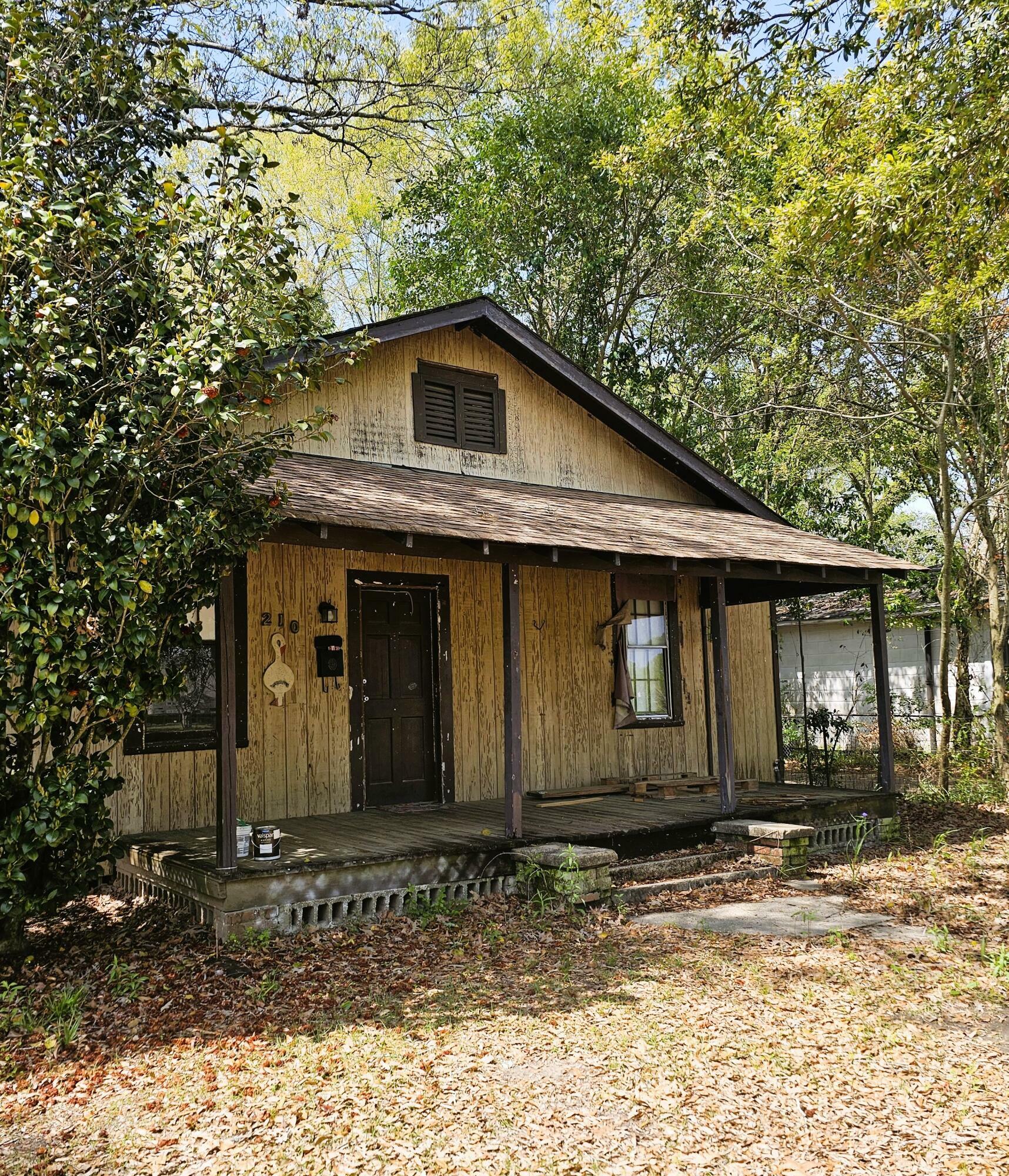 Property Photo:  210 N Main St.  MS 39465 