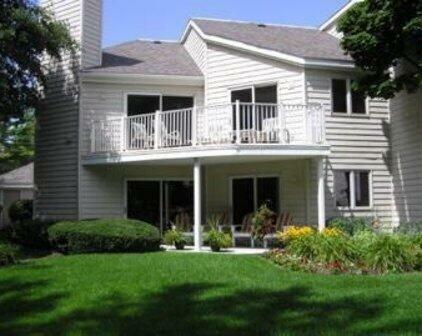 Property Photo:  1672 Bay Court  MI 49424 